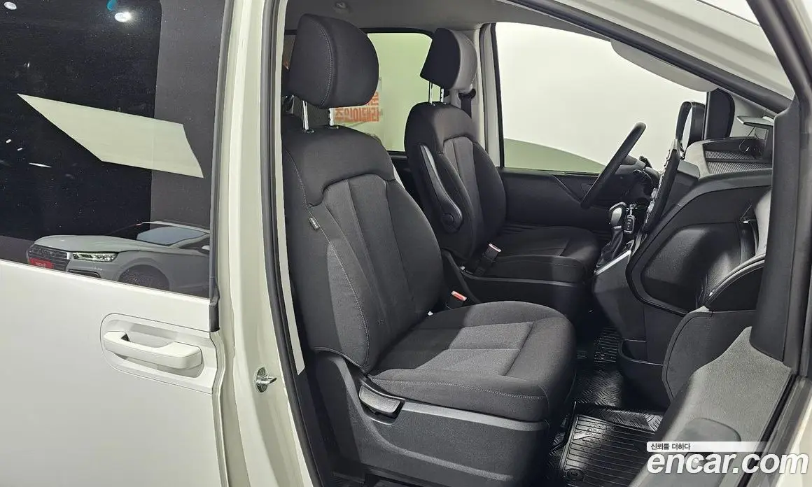 Hyundai Staria 2021 2.2 автомат (гидро), фото 17