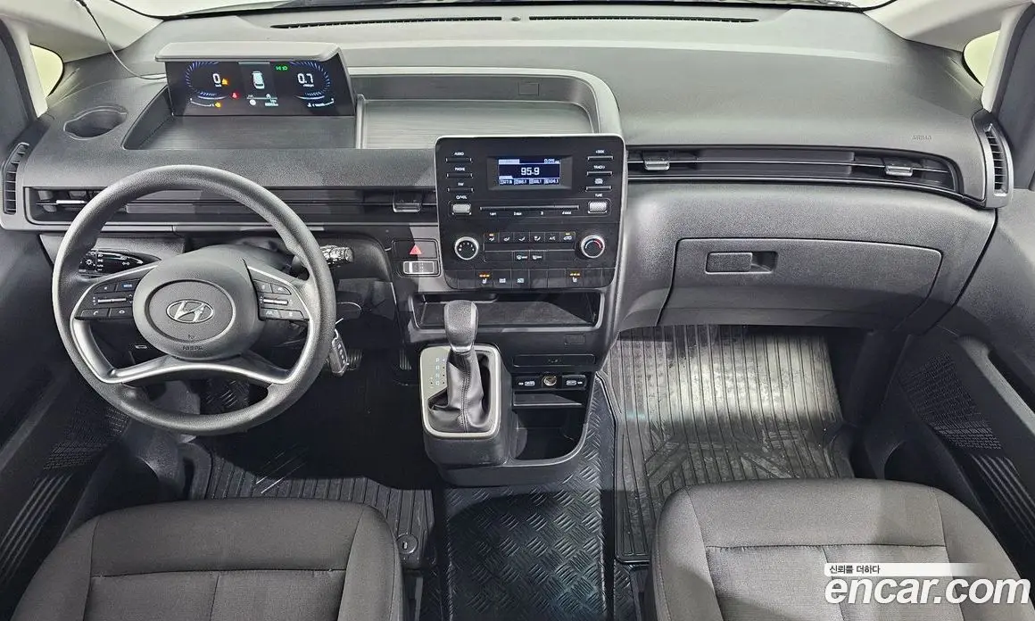 Hyundai Staria 2021 2.2 автомат (гидро), фото 10