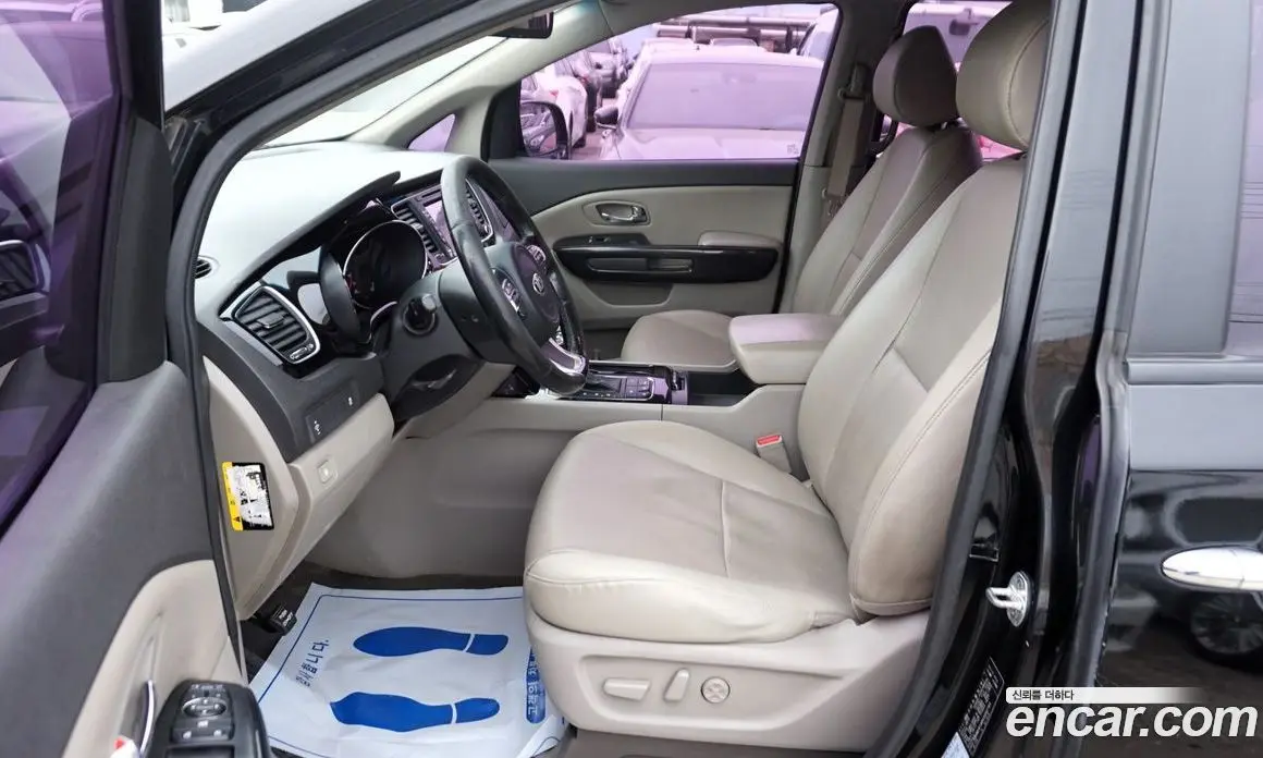 Kia Carnival 2015 2.2 автомат (гидро), фото 16 Kia Carnival 2015 2.2 автомат (гидро), фото 16