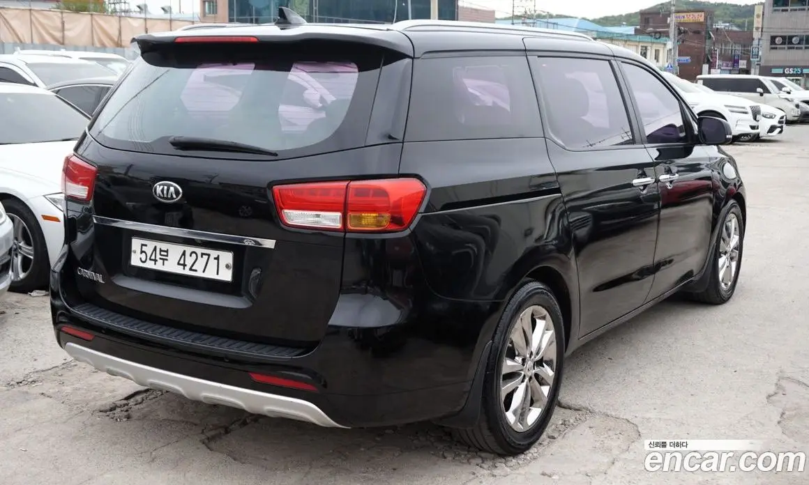 Kia Carnival 2015 2.2 автомат (гидро), фото 6 Kia Carnival 2015 2.2 автомат (гидро), фото 6