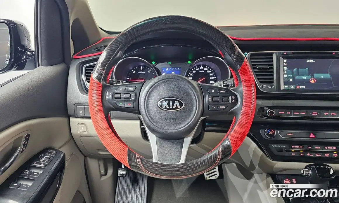 Kia Carnival 2016 2.2 автомат (гидро), фото 18