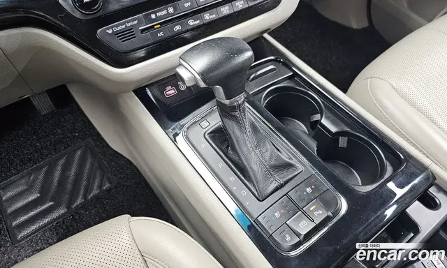 Kia Carnival 2016 2.2 автомат (гидро), миниатюра 9