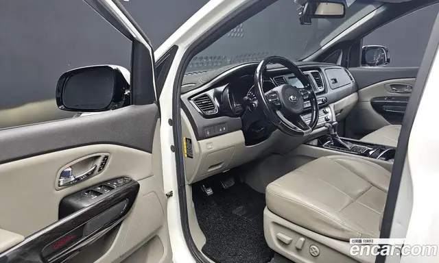 Kia Carnival 2016 2.2 автомат (гидро), миниатюра 10