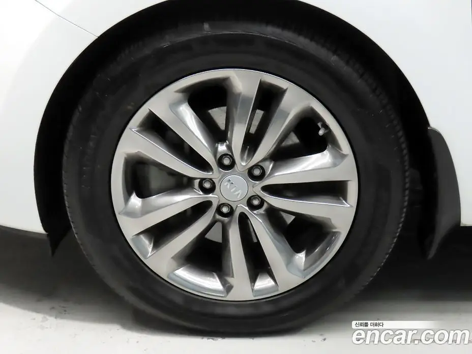 Kia Carnival 2016 2.2 автомат (гидро), фото 20 Kia Carnival 2016 2.2 автомат (гидро), фото 20
