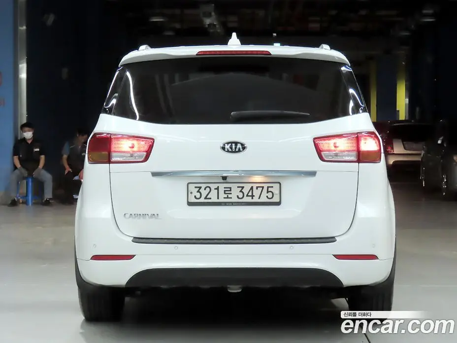 Kia Carnival 2016 2.2 автомат (гидро), фото 3 Kia Carnival 2016 2.2 автомат (гидро), фото 3