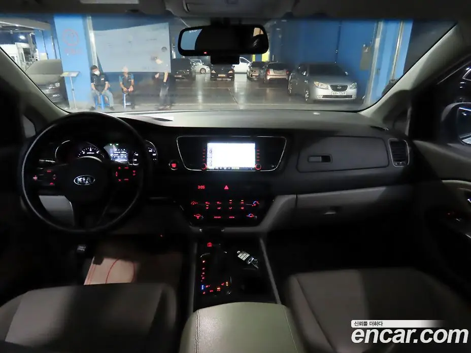 Kia Carnival 2016 2.2 автомат (гидро), фото 5 Kia Carnival 2016 2.2 автомат (гидро), фото 5