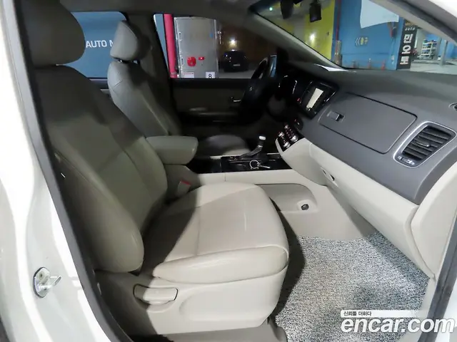 Kia Carnival 2016 2.2 автомат (гидро), миниатюра 8 Kia Carnival 2016 2.2 автомат (гидро), миниатюра 8