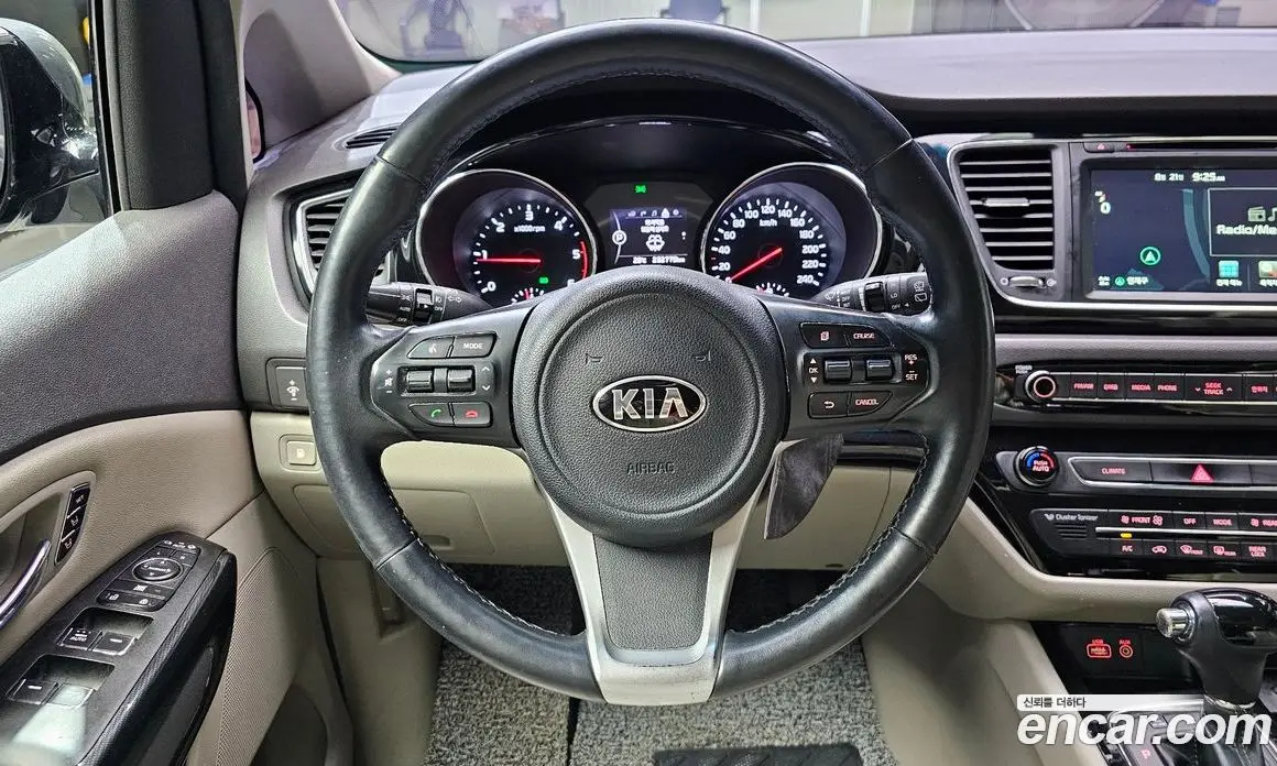 Kia Carnival 2016 2.2 автомат (гидро), фото 13