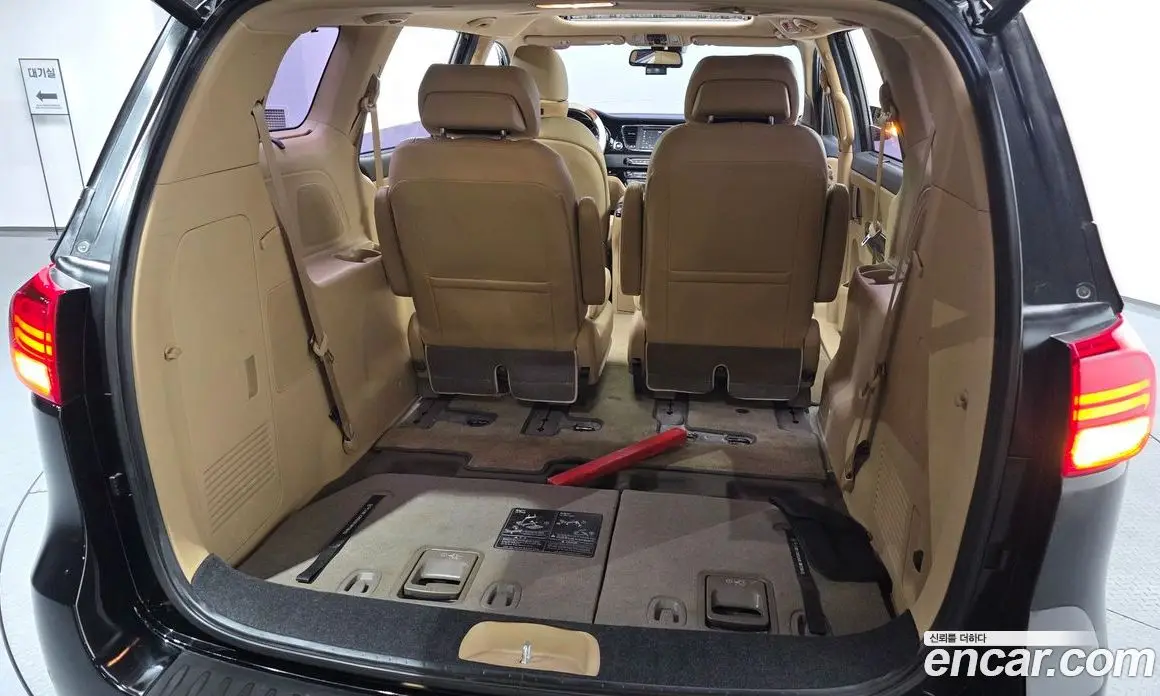 Kia Carnival 2017 2.2 автомат (гидро), фото 20 Kia Carnival 2017 2.2 автомат (гидро), фото 20
