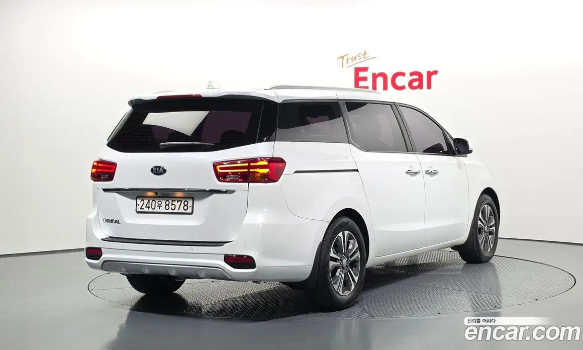 Kia Carnival 2018 2.2 автомат (гидро), фото 2 Kia Carnival 2018 2.2 автомат (гидро), фото 2