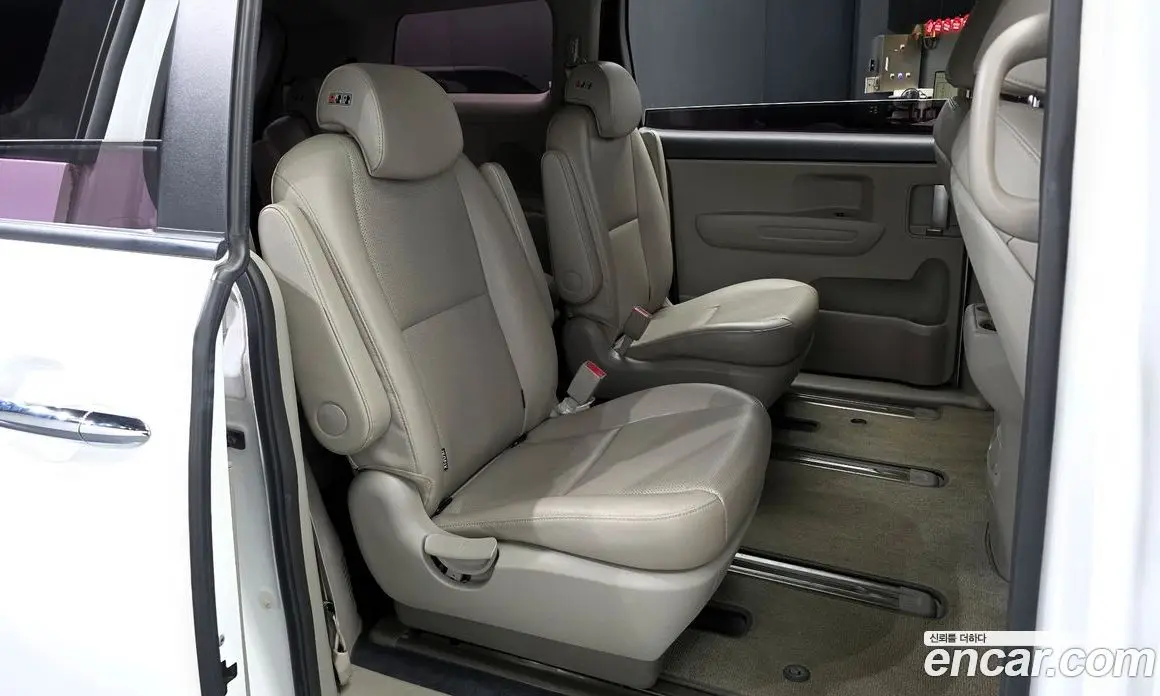 Kia Carnival 2018 2.2 автомат (гидро), фото 17 Kia Carnival 2018 2.2 автомат (гидро), фото 17