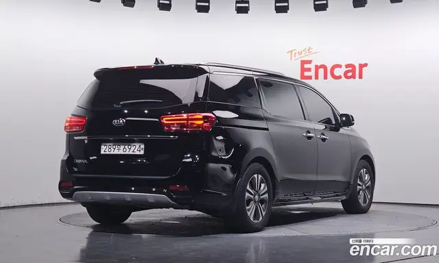Kia Carnival 2019 2.2 автомат (гидро), миниатюра 2