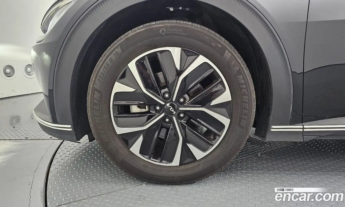 Kia EV6 2022 0.1 автомат (гидро), фото 5 Kia EV6 2022 0.1 автомат (гидро), фото 5