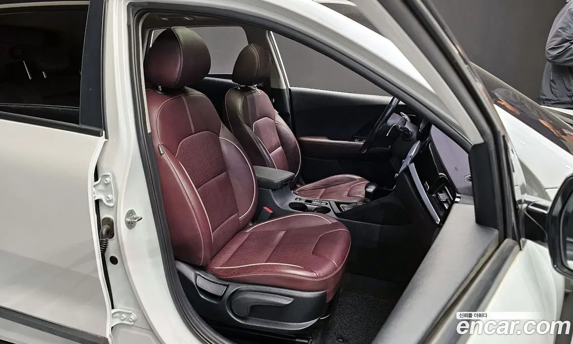 Kia Niro 2019 1.6 автомат (гидро), фото 12 Kia Niro 2019 1.6 автомат (гидро), фото 12