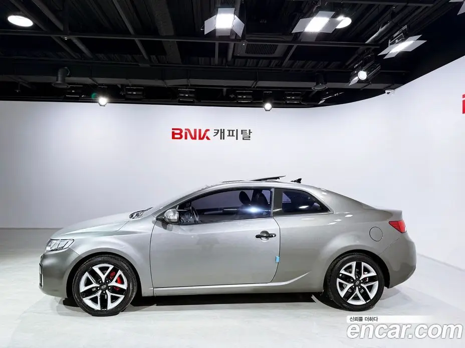 Kia Porte 2009 1.6 автомат (гидро), фото 3