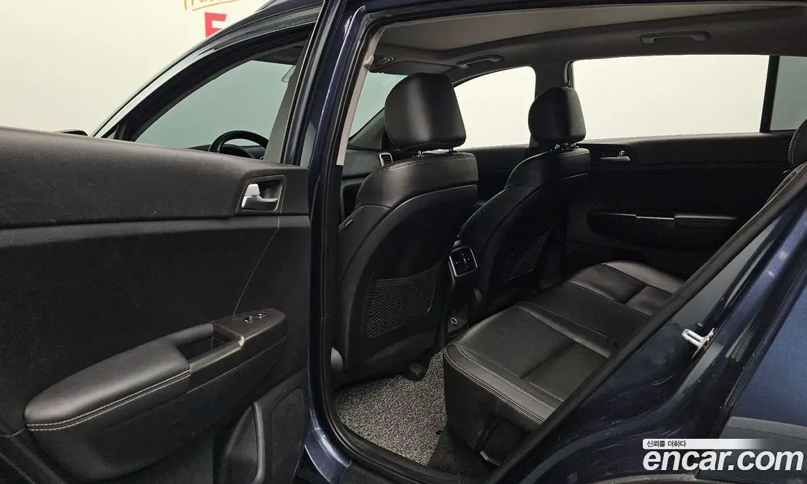 Kia Sportage 2015 1.7 автомат (гидро), фото 18