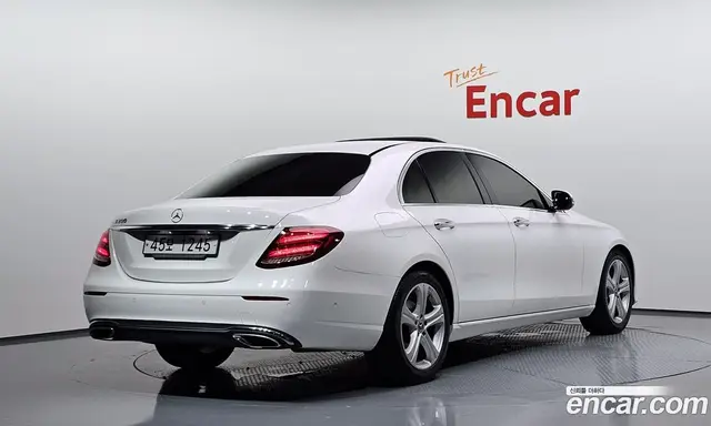 Mercedes-Benz E-Class 2018 2.0 автомат (гидро), миниатюра 2