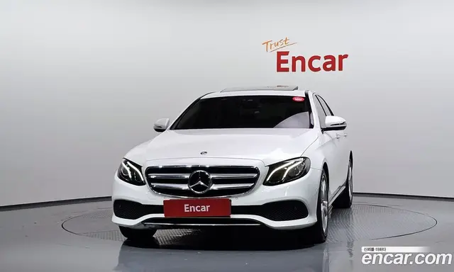 Mercedes-Benz E-Class 2018 2.0 автомат (гидро), миниатюра 3