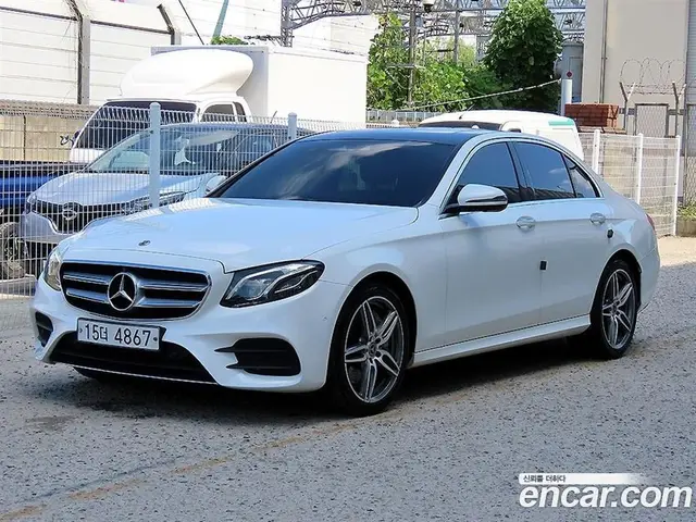 Mercedes-Benz E-Class 2018 2.0 автомат (гидро), миниатюра 2 Mercedes-Benz E-Class 2018 2.0 автомат (гидро), миниатюра 2