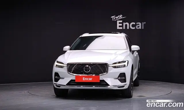 Volvo XC60 2025 2.0 автомат (гидро), миниатюра 2