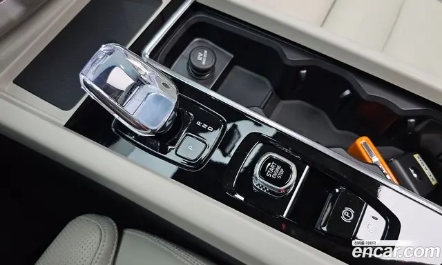 Volvo XC60 2025 2.0 автомат (гидро), миниатюра 11