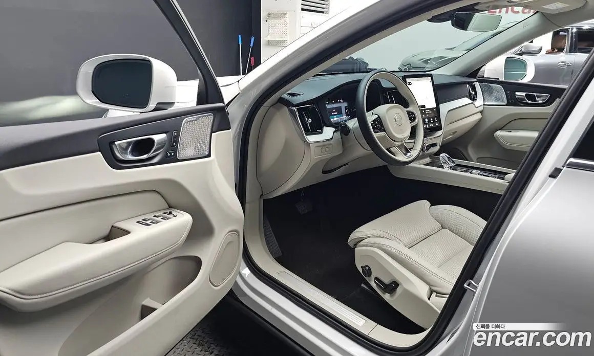 Volvo XC60 2025 2.0 автомат (гидро), фото 12