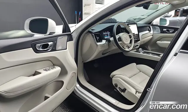 Volvo XC60 2025 2.0 автомат (гидро), миниатюра 12