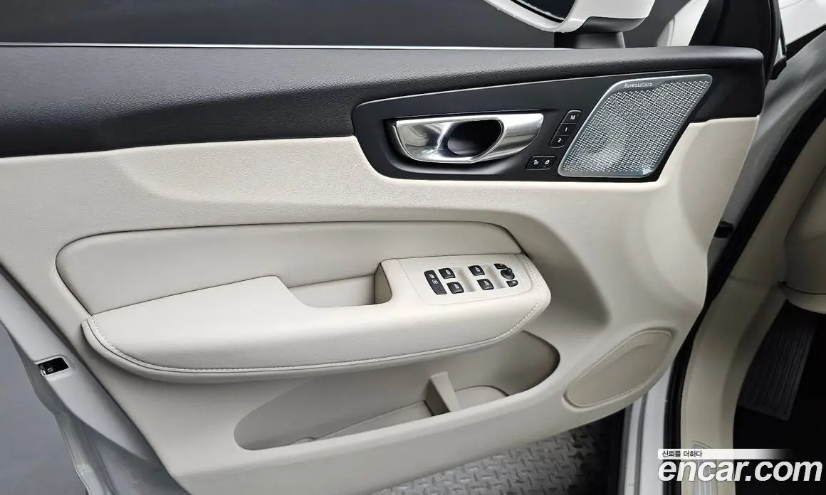 Volvo XC60 2025 2.0 автомат (гидро), фото 13