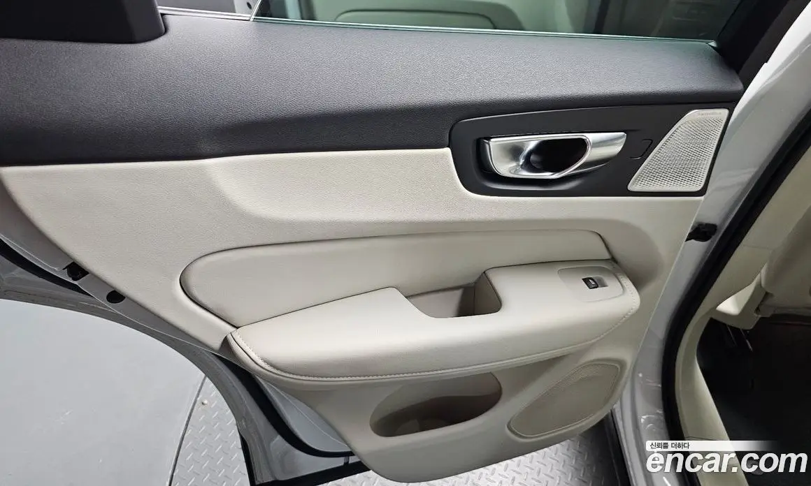 Volvo XC60 2025 2.0 автомат (гидро), фото 14