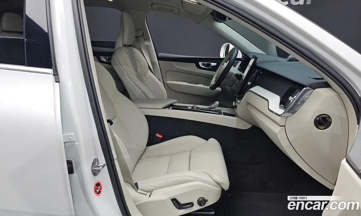 Volvo XC60 2025 2.0 автомат (гидро), фото 15