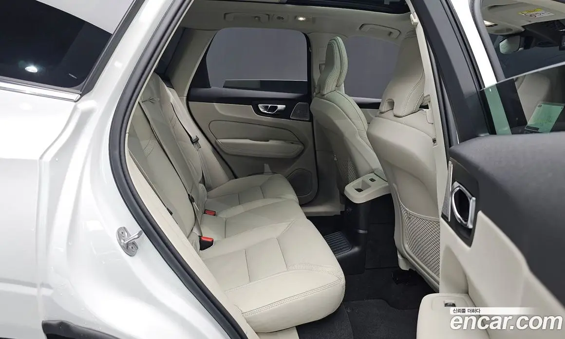 Volvo XC60 2025 2.0 автомат (гидро), фото 16
