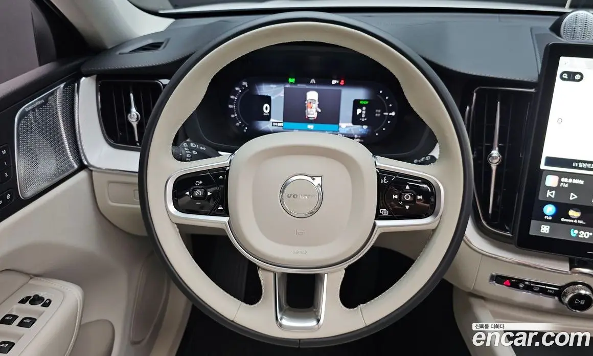 Volvo XC60 2025 2.0 автомат (гидро), фото 17