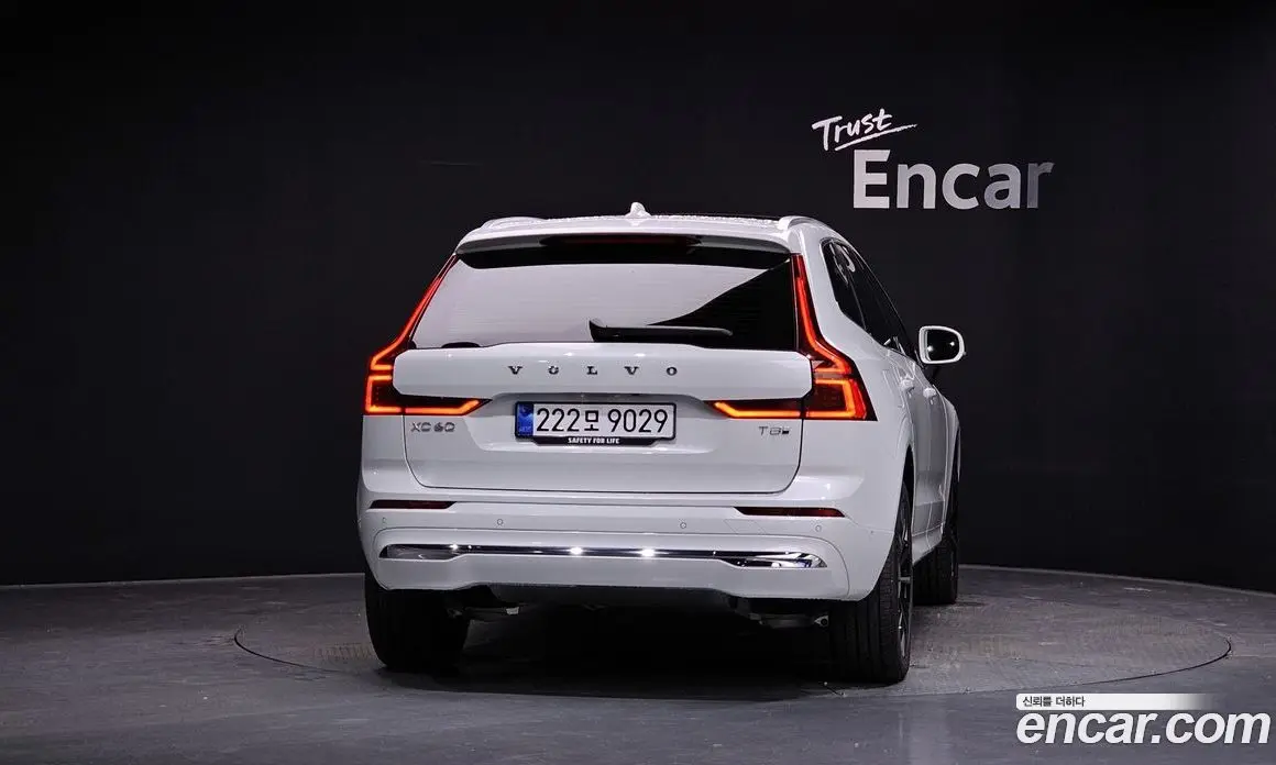 Volvo XC60 2025 2.0 автомат (гидро), фото 3