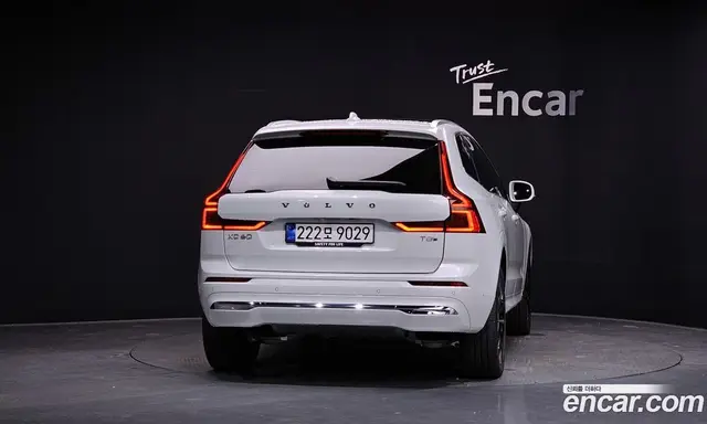 Volvo XC60 2025 2.0 автомат (гидро), миниатюра 3