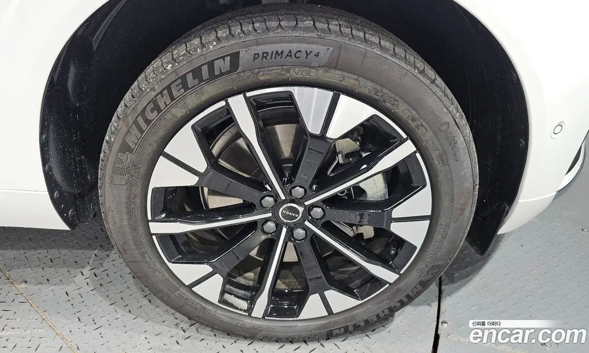 Volvo XC60 2025 2.0 автомат (гидро), фото 6