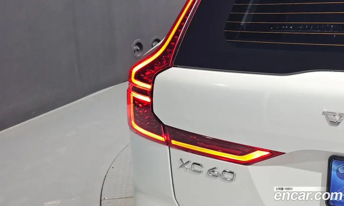 Volvo XC60 2025 2.0 автомат (гидро), фото 8