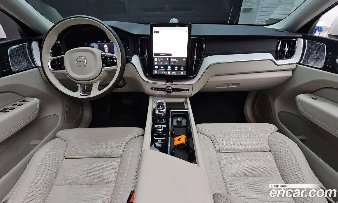 Volvo XC60 2025 2.0 автомат (гидро), фото 9