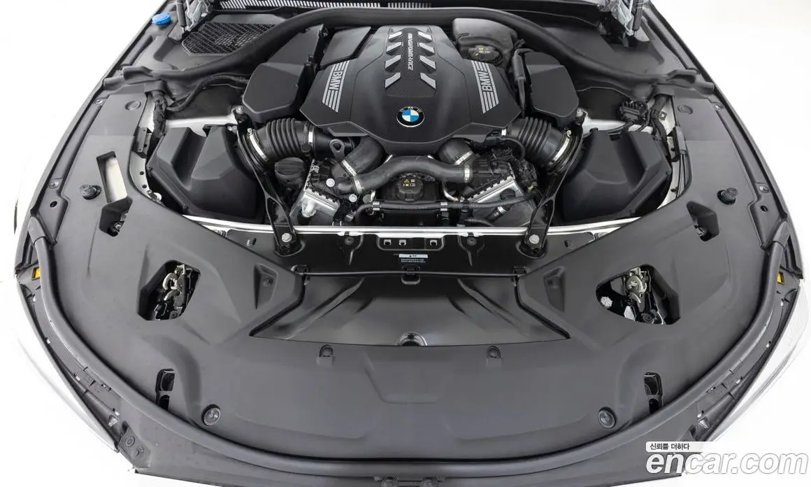 BMW 8 серия 2023 4.4 автомат (гидро), фото 6