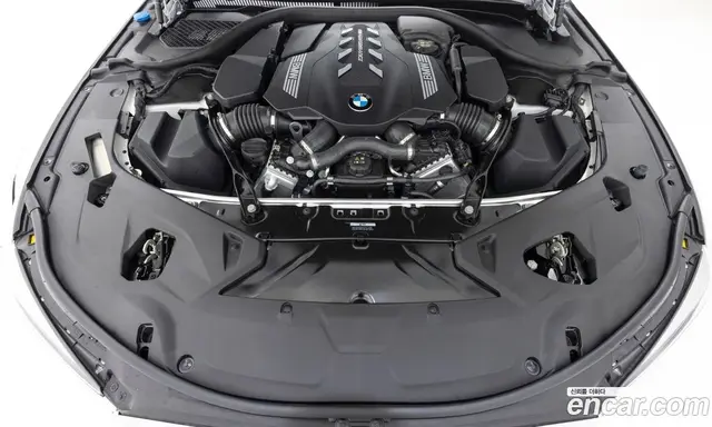 BMW 8 серия 2023 4.4 автомат (гидро), миниатюра 6