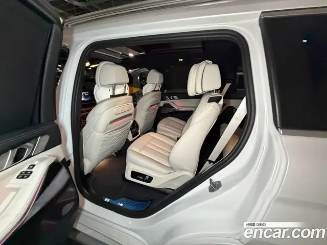 BMW X7 2025 3.0 автомат (гидро), миниатюра 9