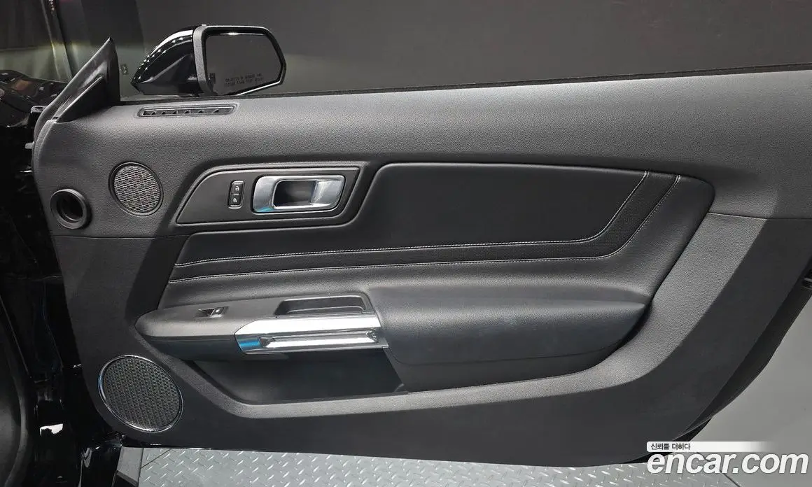 Ford Mustang 2023 2.3 автомат (гидро), фото 14