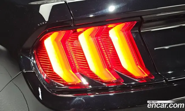 Ford Mustang 2023 2.3 автомат (гидро), миниатюра 8
