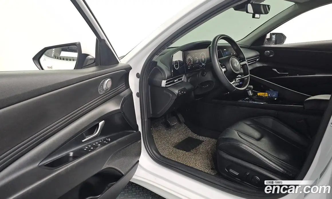 Hyundai Avante 2021 1.6 автомат (гидро), фото 13