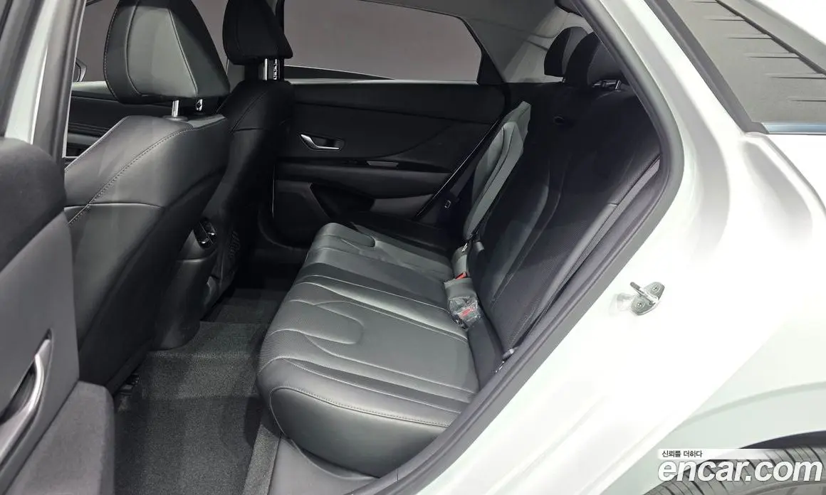 Hyundai Avante 2021 1.6 автомат (гидро), фото 11