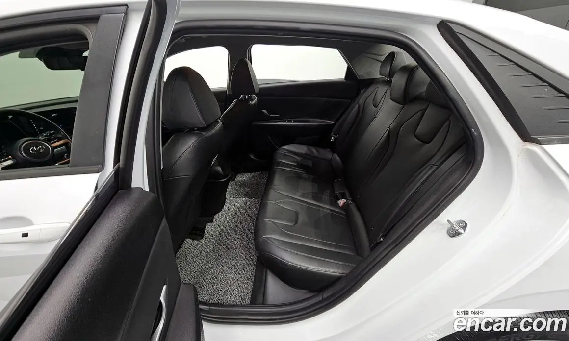 Hyundai Avante 2022 1.6 автомат (гидро), фото 11