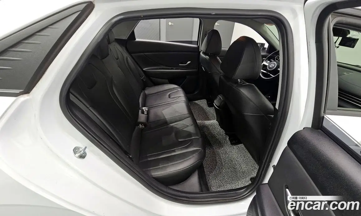 Hyundai Avante 2022 1.6 автомат (гидро), фото 12