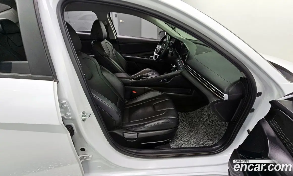Hyundai Avante 2022 1.6 автомат (гидро), фото 13