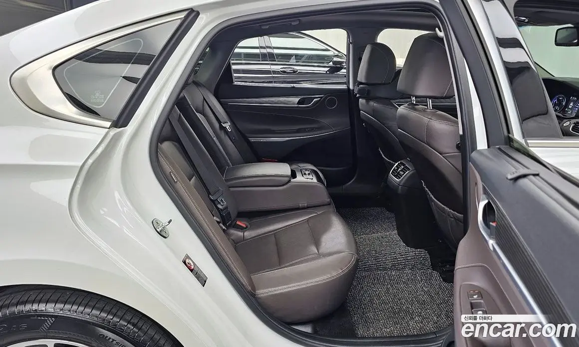 Hyundai Grandeur 2017 2.4 автомат (гидро), фото 18