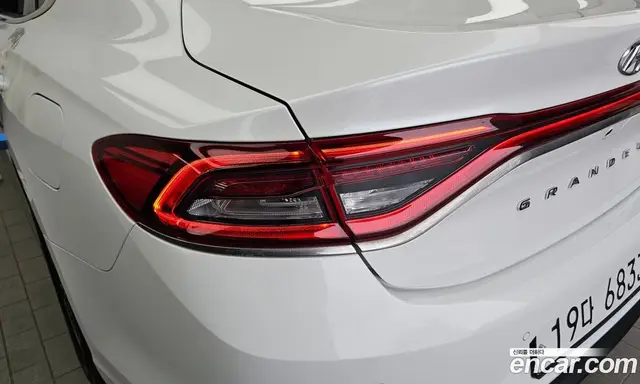 Hyundai Grandeur 2017 2.4 автомат (гидро), миниатюра 9