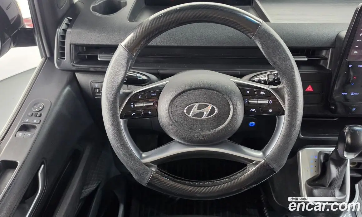 Hyundai Staria 2021 2.2 автомат (гидро), фото 13